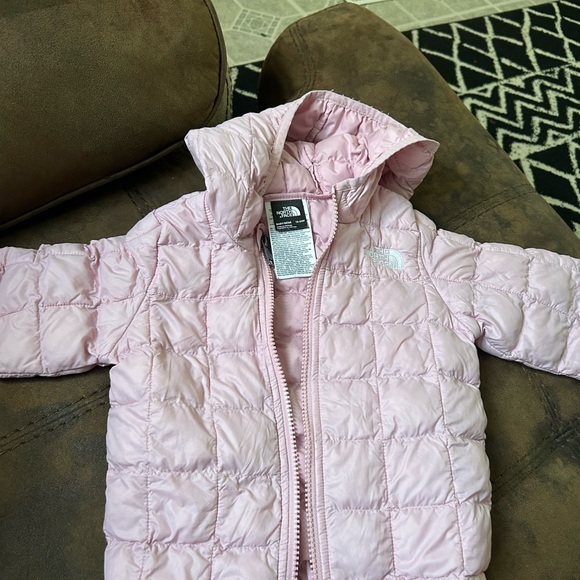 The North Face Light Pink Quilted Jacket - Picture 1 of 3